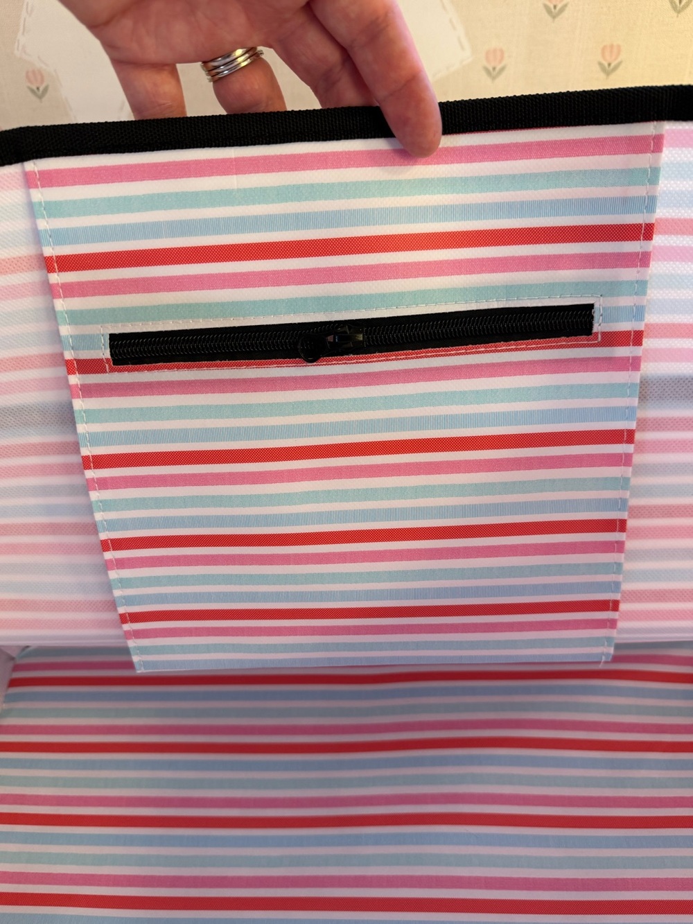 NWT Scout Large Tote Bag in “Popsicle Road" Pattern 🩷🤍🩵 - Picture 5 of 10
